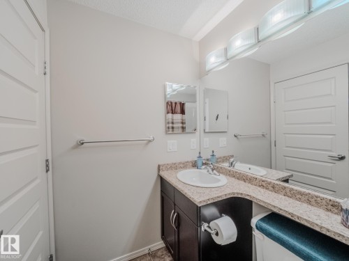 409 6070 Schonsee Way, Edmonton, AB - Indoor Photo Showing Bathroom
