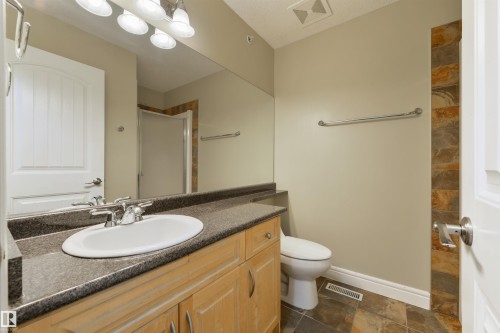 8016 109 Street, Edmonton, AB - Indoor Photo Showing Bathroom