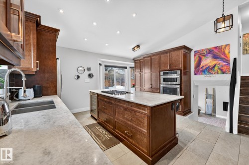 216 Heagle Crescent, Edmonton, AB - Indoor Photo Showing Kitchen