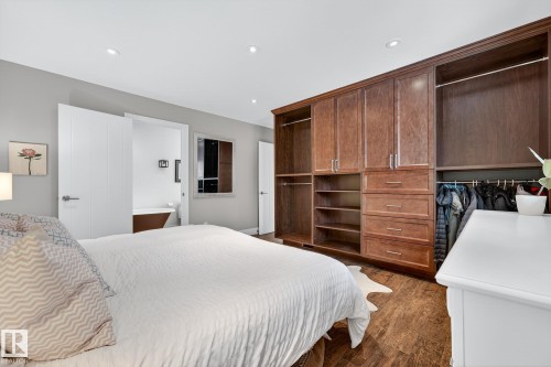 216 Heagle Crescent, Edmonton, AB - Indoor Photo Showing Bedroom