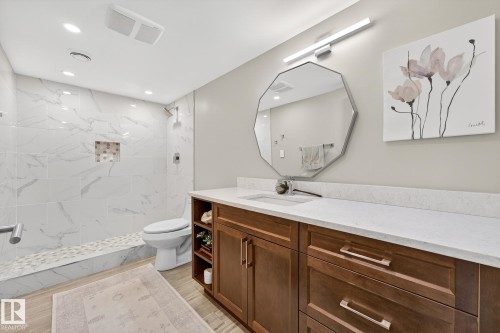 216 Heagle Crescent, Edmonton, AB - Indoor Photo Showing Bathroom