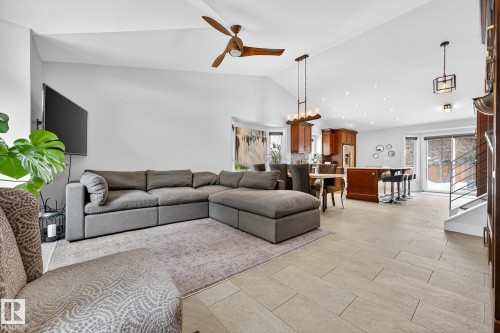 216 Heagle Crescent, Edmonton, AB - Indoor