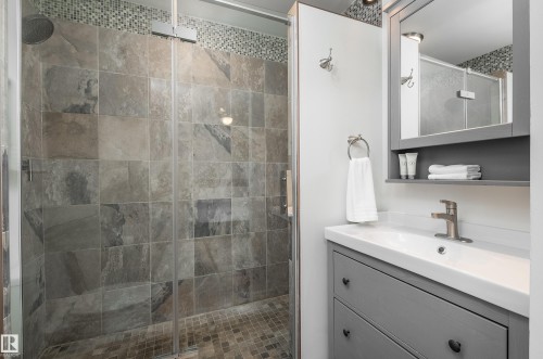 279 Westridge Road, Edmonton, AB - Indoor Photo Showing Bathroom