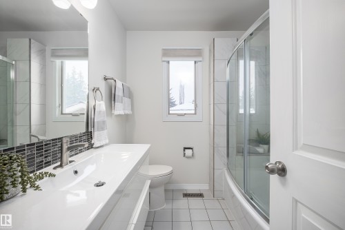 279 Westridge Road, Edmonton, AB - Indoor Photo Showing Bathroom