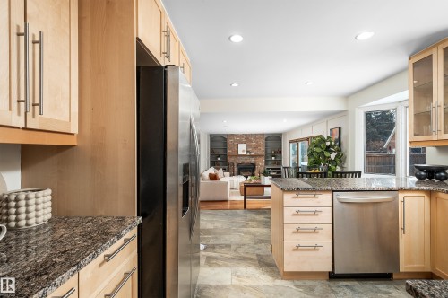 279 Westridge Road, Edmonton, AB - Indoor Photo Showing Kitchen With Upgraded Kitchen