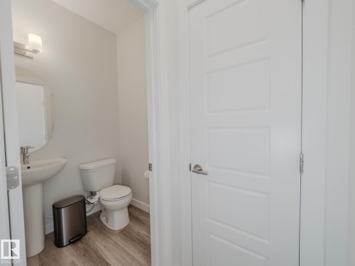 21 1010 Rabbit Hill Road, Edmonton, AB - Indoor Photo Showing Bathroom