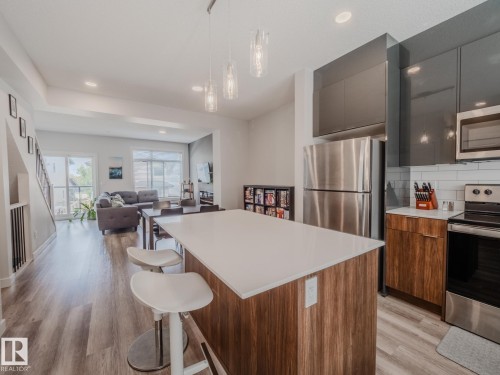 21 1010 Rabbit Hill Road, Edmonton, AB - Indoor Photo Showing Kitchen With Stainless Steel Kitchen With Upgraded Kitchen