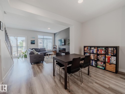 21 1010 Rabbit Hill Road, Edmonton, AB - Indoor Photo Showing Living Room