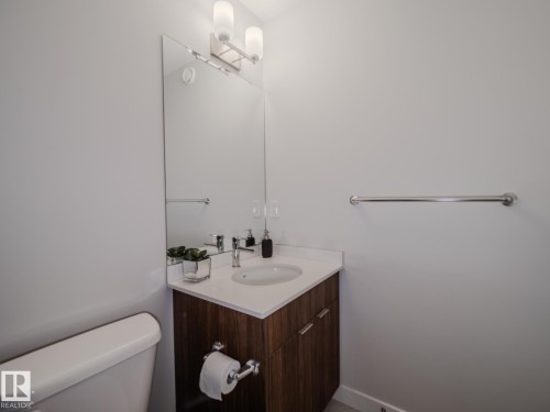 21 1010 Rabbit Hill Road, Edmonton, AB - Indoor Photo Showing Bathroom