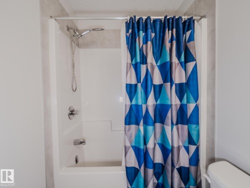 21 1010 Rabbit Hill Road, Edmonton, AB - Indoor Photo Showing Bathroom