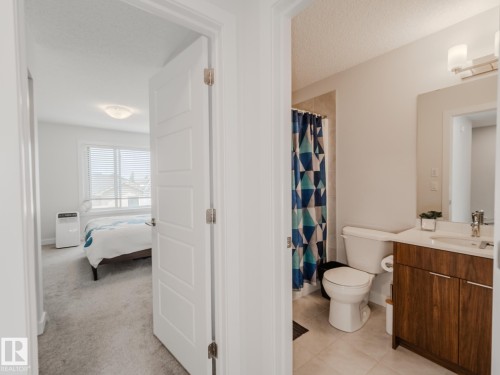 21 1010 Rabbit Hill Road, Edmonton, AB - Indoor Photo Showing Bathroom