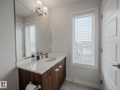 21 1010 Rabbit Hill Road, Edmonton, AB - Indoor Photo Showing Bathroom