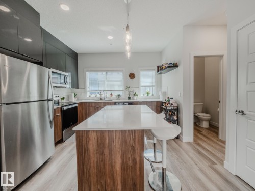 21 1010 Rabbit Hill Road, Edmonton, AB - Indoor Photo Showing Kitchen With Stainless Steel Kitchen With Upgraded Kitchen