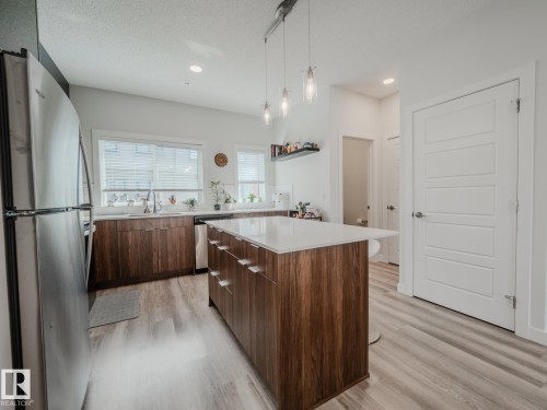 21 1010 Rabbit Hill Road, Edmonton, AB - Indoor Photo Showing Kitchen With Upgraded Kitchen