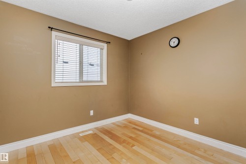 Spare room featuring light wood-type flooring and a textured ceiling - 607 Windross Crescent, Edmonton, AB - Indoor Photo Showing Other Room