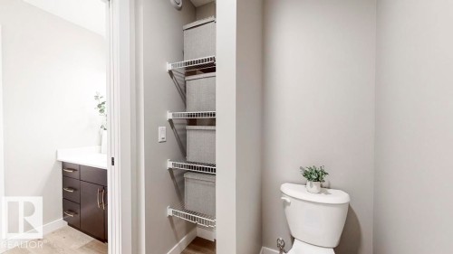 5805 Raven Crescent, Edmonton, AB - Indoor Photo Showing Bathroom
