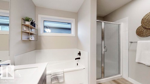5805 Raven Crescent, Edmonton, AB - Indoor Photo Showing Bathroom