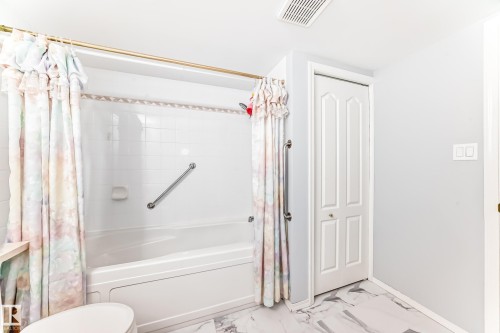 302 13450 114 Avenue, Edmonton, AB - Indoor Photo Showing Bathroom