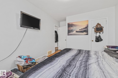 10649 64 Avenue, Edmonton, AB - Indoor Photo Showing Bedroom