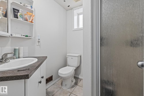 10649 64 Avenue, Edmonton, AB - Indoor Photo Showing Bathroom