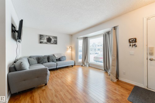 123 5 Aberdeen Way, Stony Plain, AB - Indoor Photo Showing Living Room