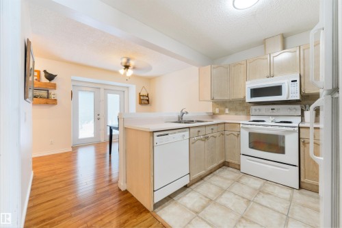 123 5 Aberdeen Way, Stony Plain, AB - Indoor Photo Showing Kitchen With Double Sink