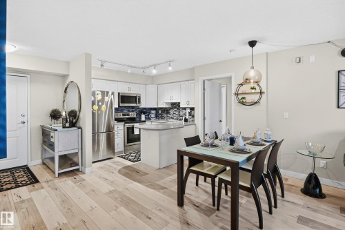 703 10649 Saskatchewan Drive, Edmonton, AB - Indoor