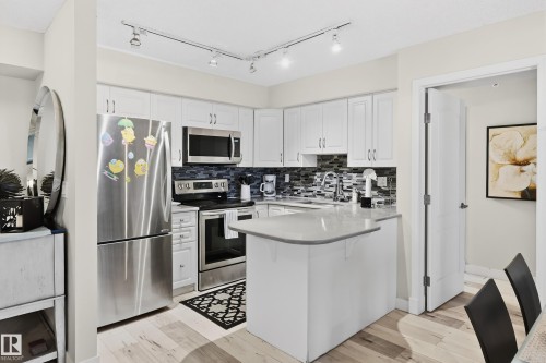 703 10649 Saskatchewan Drive, Edmonton, AB - Indoor Photo Showing Kitchen