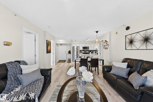 703 10649 Saskatchewan Drive, Edmonton, AB - Indoor Photo Showing Living Room