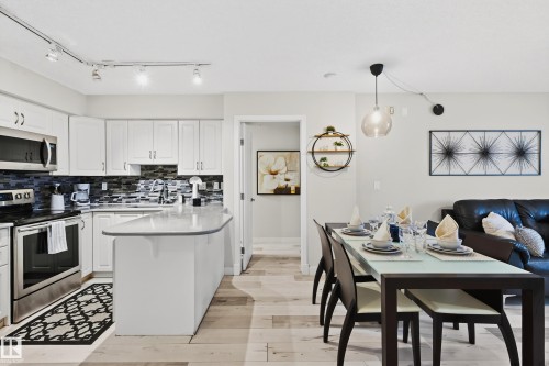 703 10649 Saskatchewan Drive, Edmonton, AB - Indoor