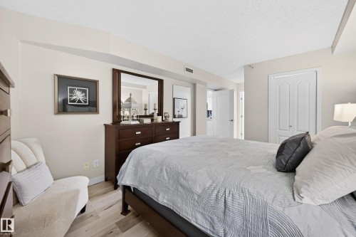 703 10649 Saskatchewan Drive, Edmonton, AB - Indoor Photo Showing Bedroom