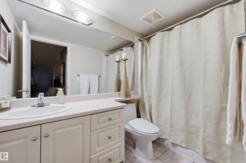 703 10649 Saskatchewan Drive, Edmonton, AB - Indoor Photo Showing Bathroom