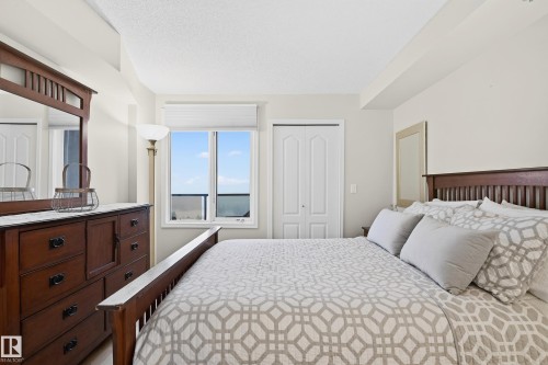 703 10649 Saskatchewan Drive, Edmonton, AB - Indoor Photo Showing Bedroom