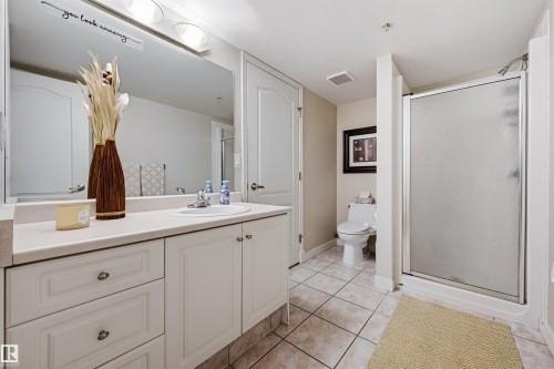 703 10649 Saskatchewan Drive, Edmonton, AB - Indoor Photo Showing Bathroom