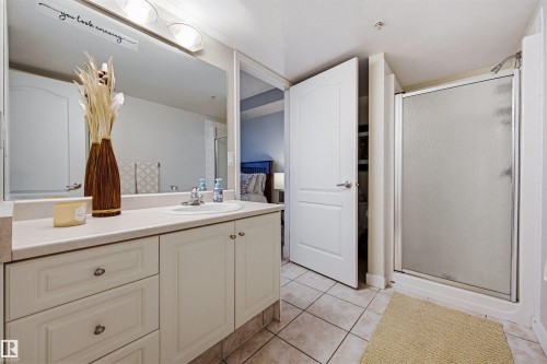 703 10649 Saskatchewan Drive, Edmonton, AB - Indoor Photo Showing Bathroom