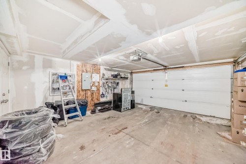 47 460 Hemingway Road, Edmonton, AB - Indoor Photo Showing Garage