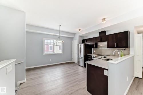 47 460 Hemingway Road, Edmonton, AB - Indoor Photo Showing Kitchen
