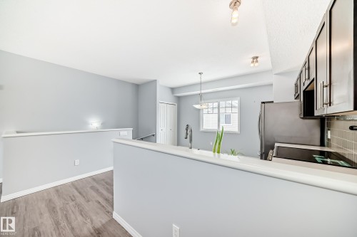 47 460 Hemingway Road, Edmonton, AB - Indoor Photo Showing Kitchen