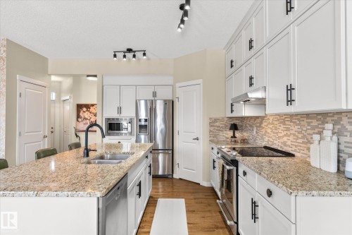5916 175 Avenue, Edmonton, AB - Indoor Photo Showing Kitchen With Stainless Steel Kitchen With Double Sink With Upgraded Kitchen