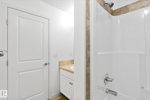 5916 175 Avenue, Edmonton, AB - Indoor Photo Showing Bathroom