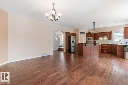 20515 91 Avenue, Edmonton, AB - Indoor Photo Showing Kitchen