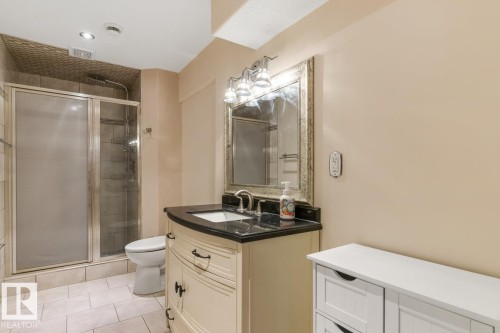 20515 91 Avenue, Edmonton, AB - Indoor Photo Showing Bathroom