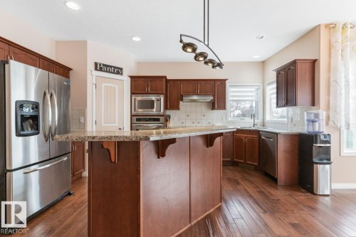 20515 91 Avenue, Edmonton, AB - Indoor Photo Showing Kitchen