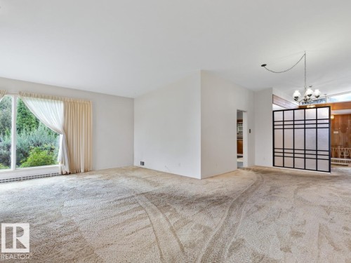 7404 Rowland Road, Edmonton, AB - Indoor Photo Showing Other Room