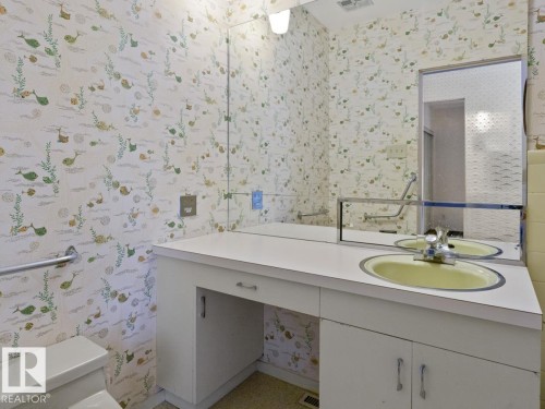 7404 Rowland Road, Edmonton, AB - Indoor Photo Showing Bathroom