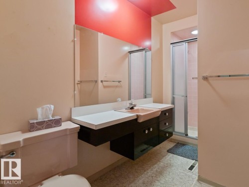 7404 Rowland Road, Edmonton, AB - Indoor Photo Showing Bathroom
