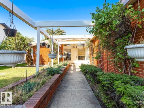 7404 Rowland Road, Edmonton, AB - Outdoor