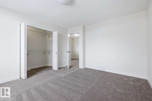 Unfurnished bedroom featuring carpet floors, a closet, and a textured ceiling - 73 Keystone Crescent Crescent, Leduc, AB - Indoor Photo Showing Other Room
