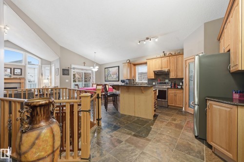 11024 177 Avenue, Edmonton, AB - Indoor Photo Showing Kitchen