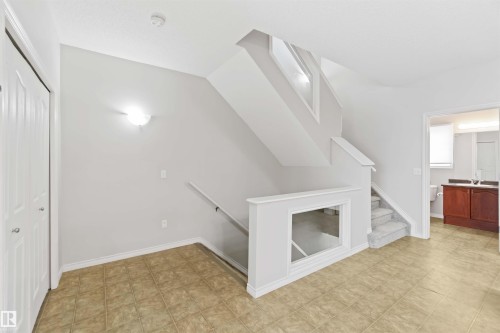 53 3010 33 Avenue, Edmonton, AB - Indoor Photo Showing Other Room